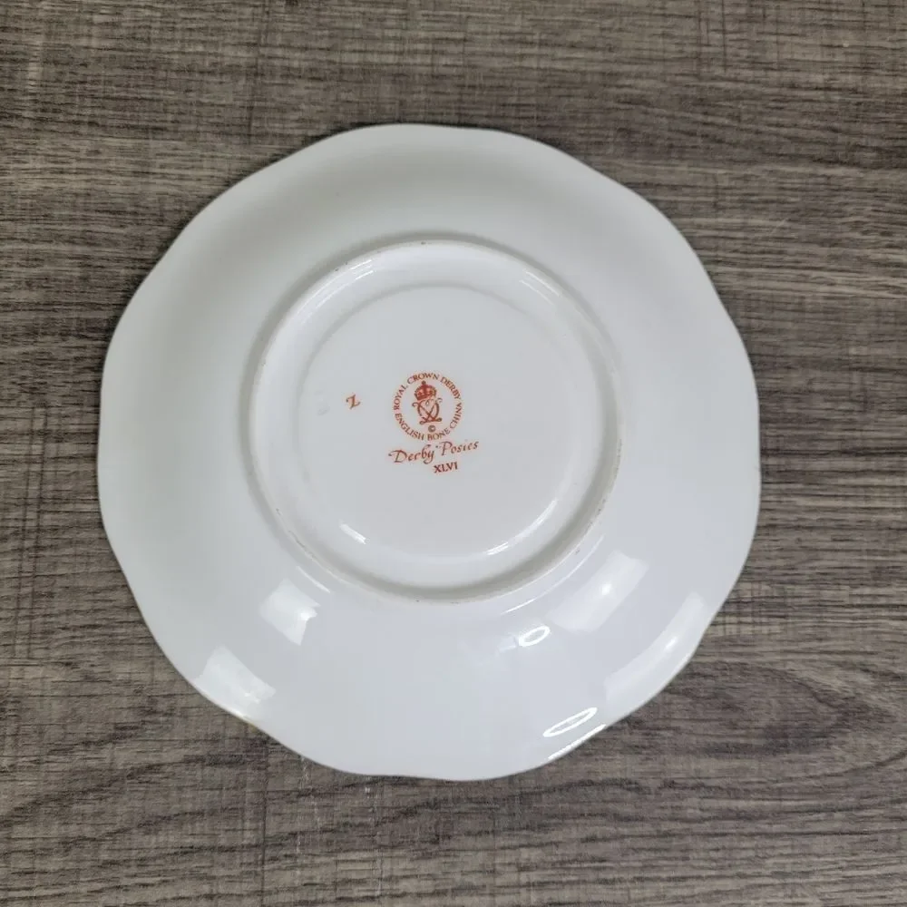 Royal Crown Bone China Derby‎ Poisies Saucer